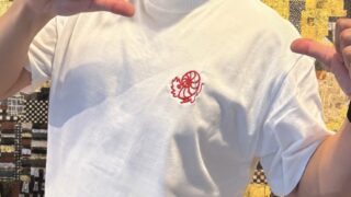 アンモと赤いイト シンプル刺繍Tシャツ